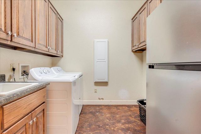 302 Guadalupe River DR, Seguin, TX 78155