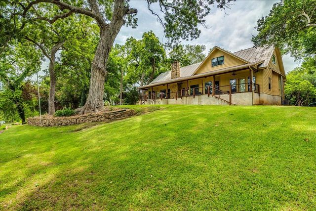 302 Guadalupe River DR, Seguin, TX 78155
