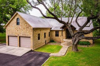 302 Guadalupe River DR, Seguin, TX 78155