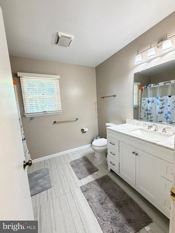 8580 KING CARTER ST, Manassas, VA 20110