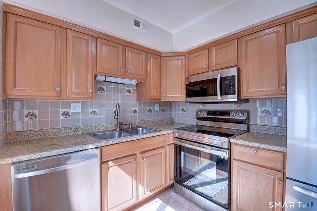 152 Candlewood Drive 152, South Windsor, CT 06074