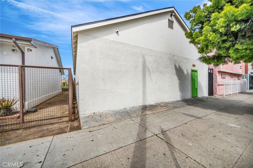 9611 S Vermont Ave, Los Angeles, CA 90044 — photo 2