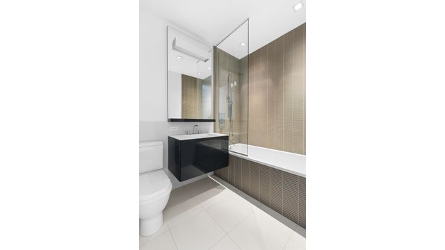 300 E 23rd St Apt 8A, New York City, NY 10010