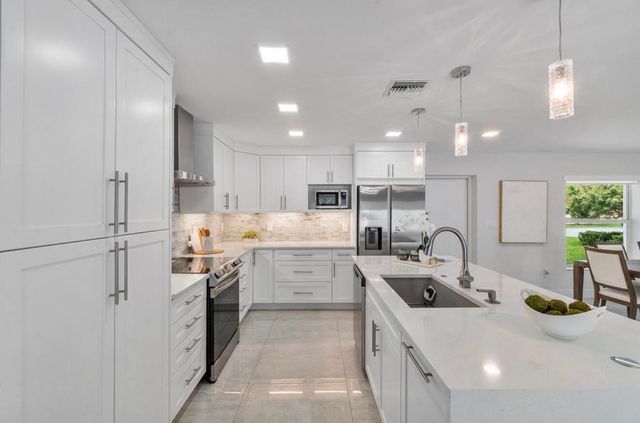 2846 NE 35th Court, Lighthouse Point, FL 33064