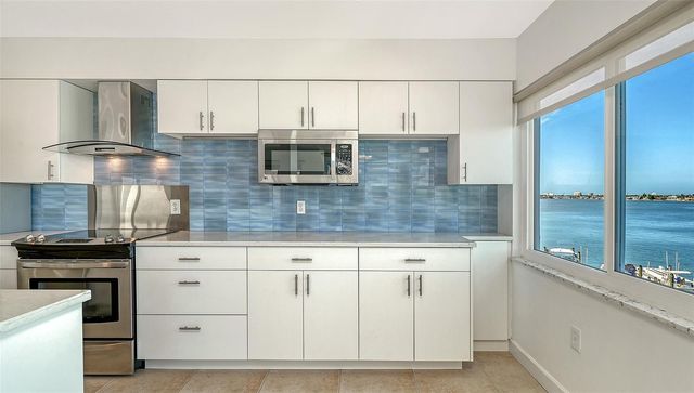 174 GOLDEN GATE POINT 43, Sarasota, FL 34236