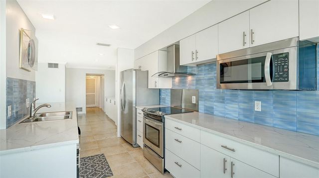 174 GOLDEN GATE POINT 43, Sarasota, FL 34236