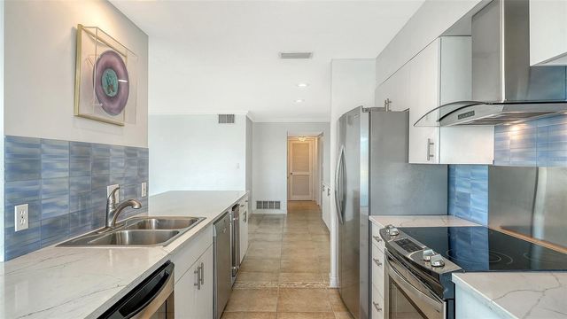 174 GOLDEN GATE POINT 43, Sarasota, FL 34236