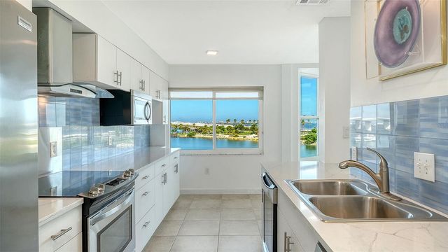 174 GOLDEN GATE POINT 43, Sarasota, FL 34236