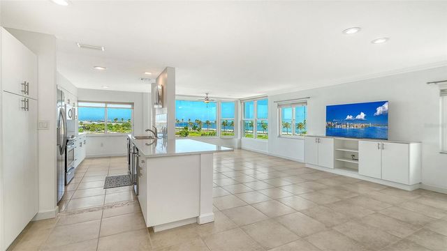 174 GOLDEN GATE POINT 43, Sarasota, FL 34236