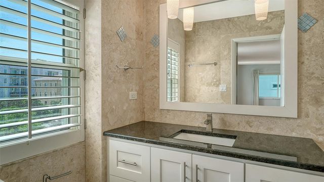 174 GOLDEN GATE POINT 43, Sarasota, FL 34236