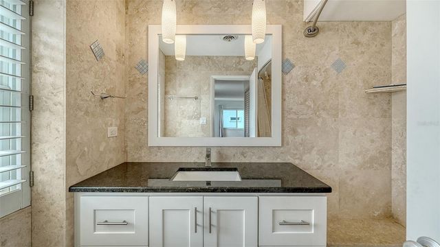 174 GOLDEN GATE POINT 43, Sarasota, FL 34236
