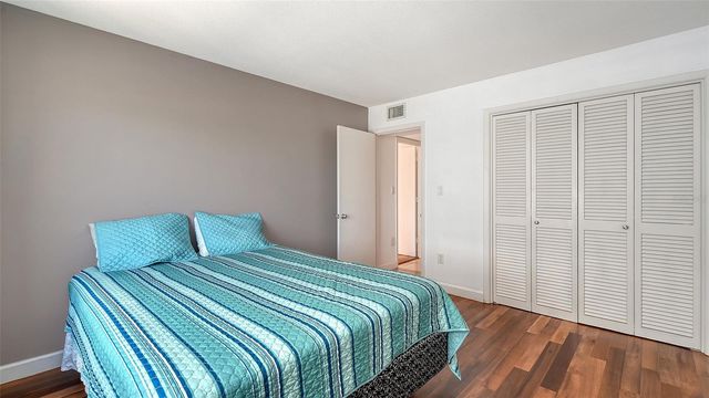 174 GOLDEN GATE POINT 43, Sarasota, FL 34236