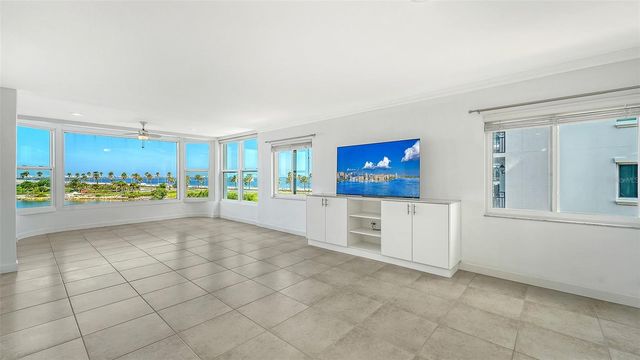 174 GOLDEN GATE POINT 43, Sarasota, FL 34236