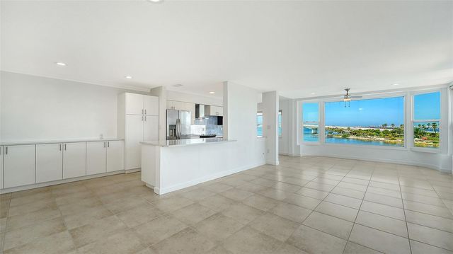 174 GOLDEN GATE POINT 43, Sarasota, FL 34236