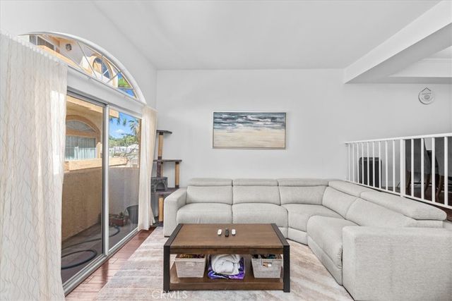 19932 Sherman Way B, Winnetka, CA 91306