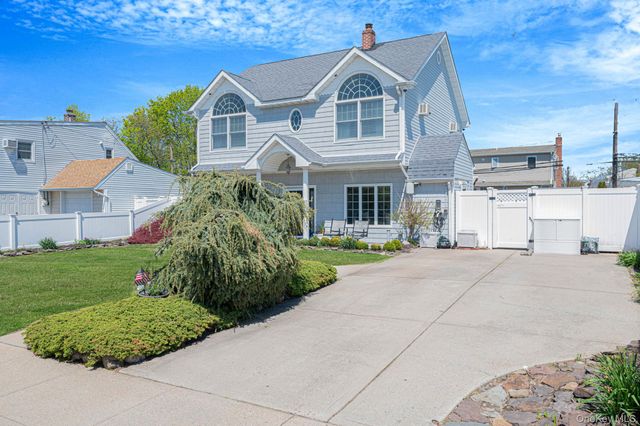 71 Hill Lane, Levittown, NY 11756