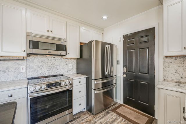 71 Hill Lane, Levittown, NY 11756