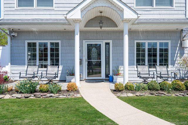 71 Hill Lane, Levittown, NY 11756