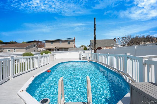 71 Hill Lane, Levittown, NY 11756