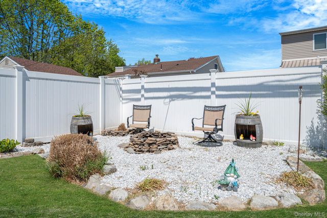 71 Hill Lane, Levittown, NY 11756