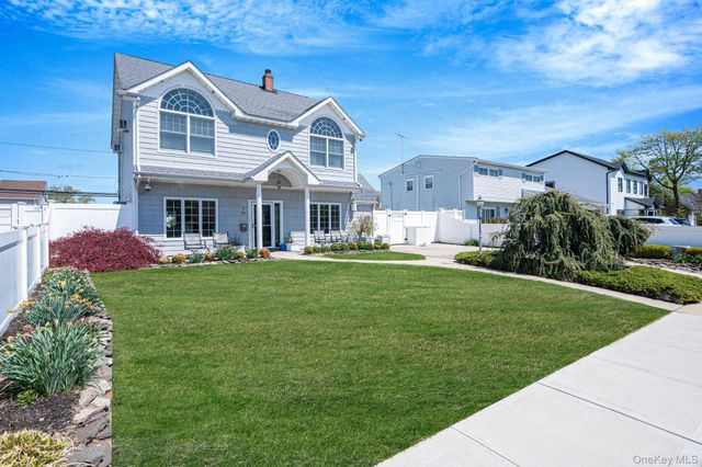 71 Hill Lane, Levittown, NY 11756