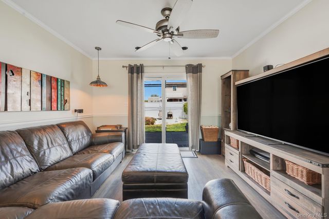 71 Hill Lane, Levittown, NY 11756