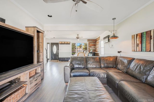 71 Hill Lane, Levittown, NY 11756