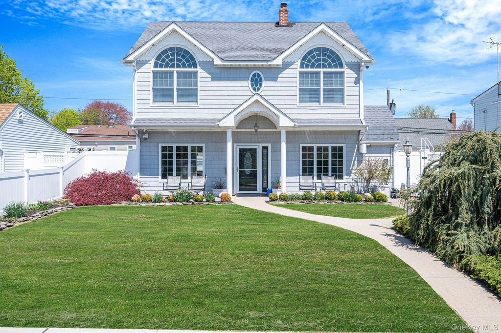 71 Hill Lane, Levittown, NY 11756