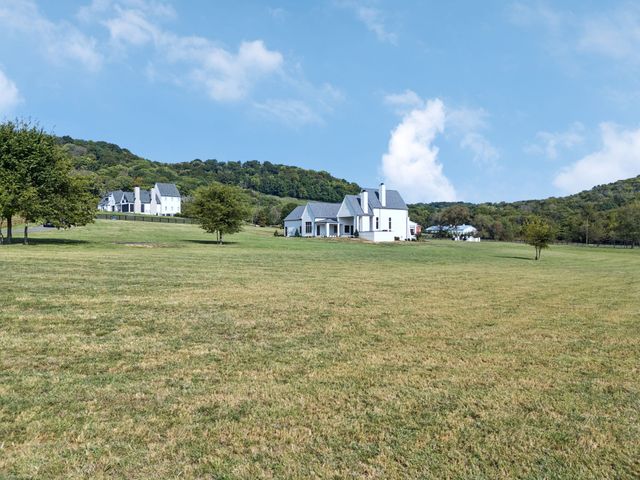 2245 Skinner Rd, Arrington, TN 37014