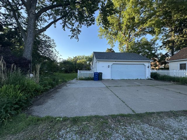 1615 W 15th Street, Davenport, IA 52804