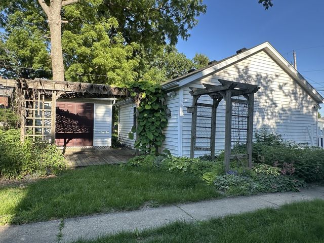1615 W 15th Street, Davenport, IA 52804