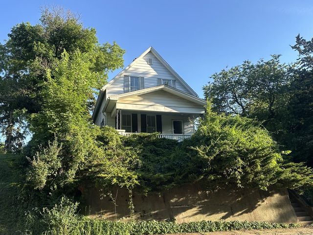 1615 W 15th Street, Davenport, IA 52804