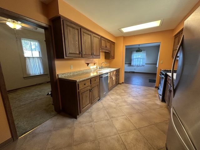 1615 W 15th Street, Davenport, IA 52804