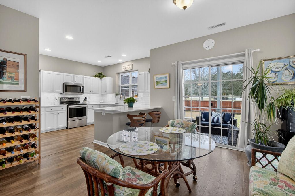 Image 14 of property listing at 8948 N Red Maple Circle, Summerville, SC 29485