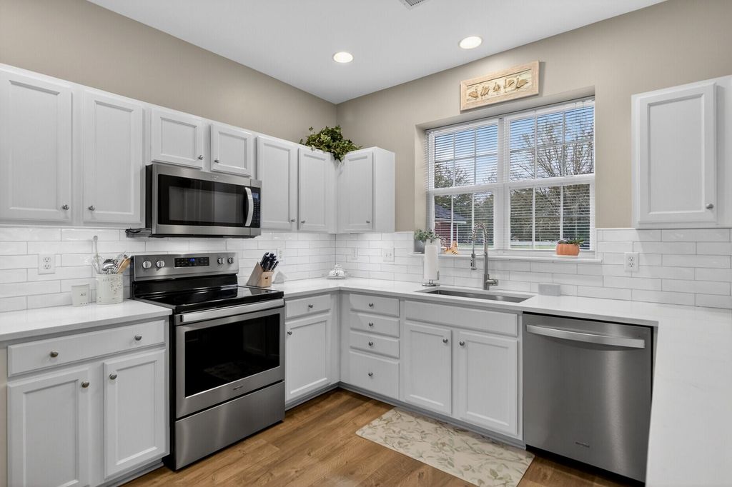 Image 16 of property listing at 8948 N Red Maple Circle, Summerville, SC 29485