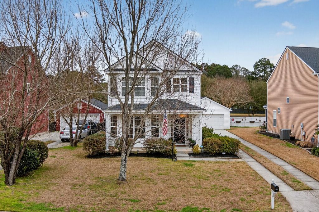 Image 2 of property listing at 8948 N Red Maple Circle, Summerville, SC 29485