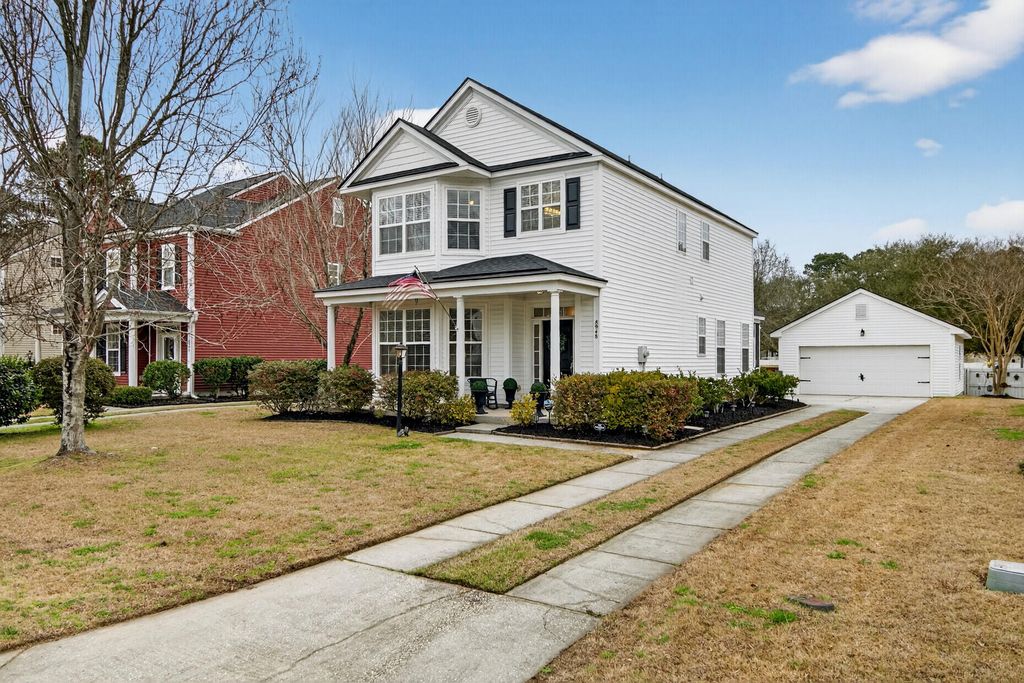 Image 3 of property listing at 8948 N Red Maple Circle, Summerville, SC 29485