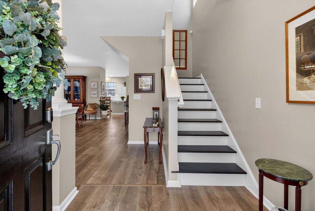 Image 5 of property listing at 8948 N Red Maple Circle, Summerville, SC 29485