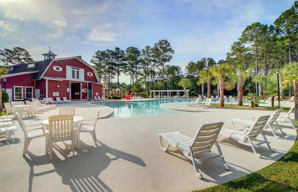 Image 56 of property listing at 8948 N Red Maple Circle, Summerville, SC 29485