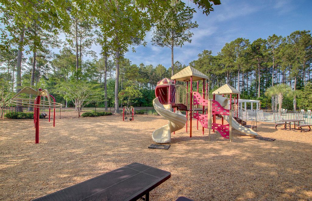 Image 58 of property listing at 8948 N Red Maple Circle, Summerville, SC 29485