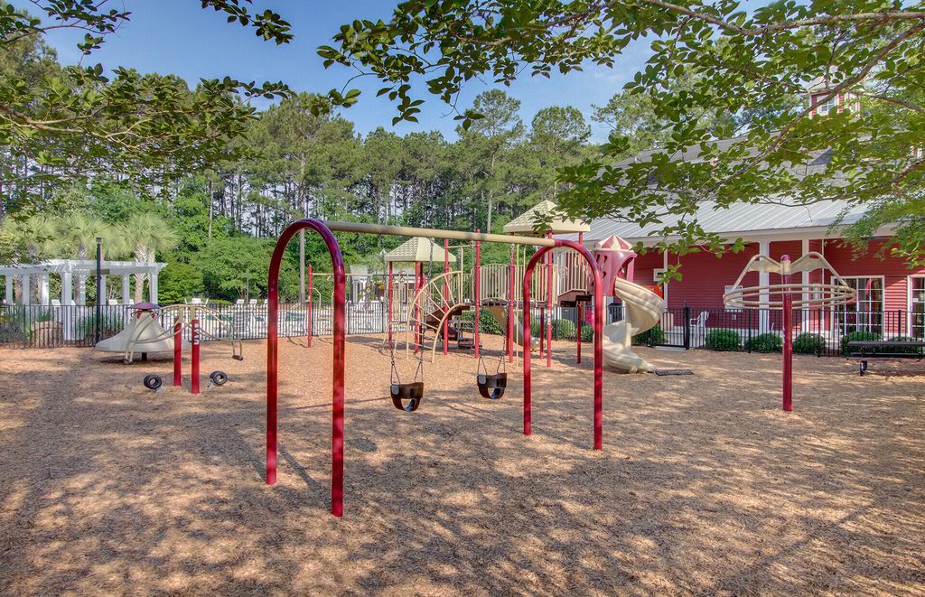 Image 59 of property listing at 8948 N Red Maple Circle, Summerville, SC 29485