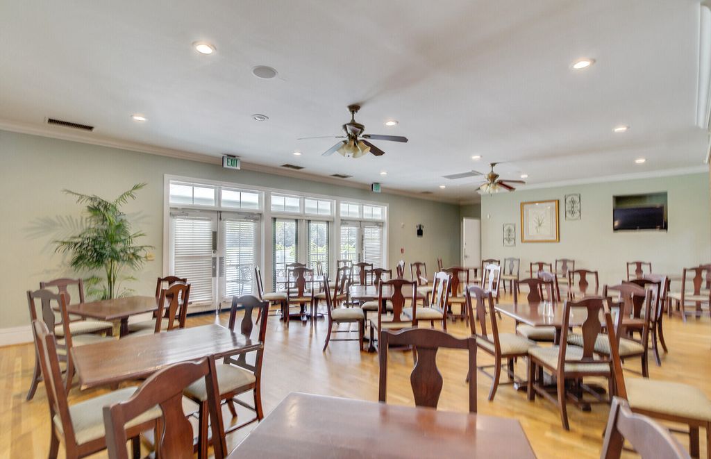 Image 63 of property listing at 8948 N Red Maple Circle, Summerville, SC 29485