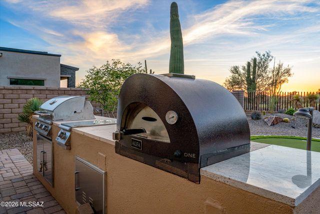 14175 N Los Saguaros Drive, Marana, AZ 85658