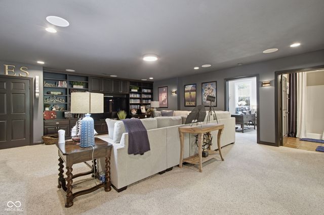 63 Hollaway Boulevard, Brownsburg, IN 46112