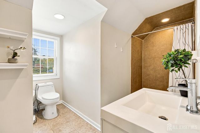 74 Elmwood Avenue, Edison, NJ 08837