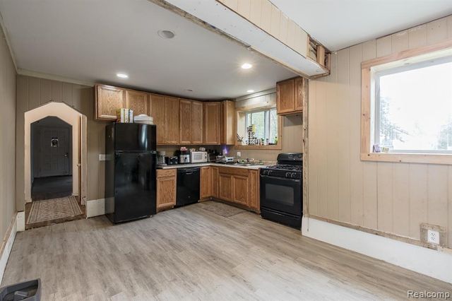 614 E Tennyson Avenue, Pontiac, MI 48340