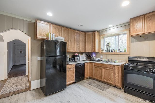 614 E Tennyson Avenue, Pontiac, MI 48340