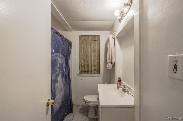 614 E Tennyson Avenue, Pontiac, MI 48340