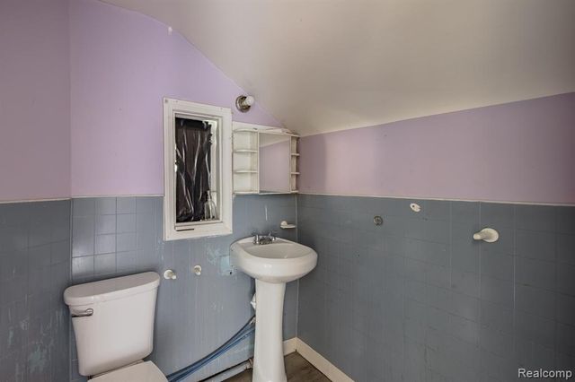 614 E Tennyson Avenue, Pontiac, MI 48340