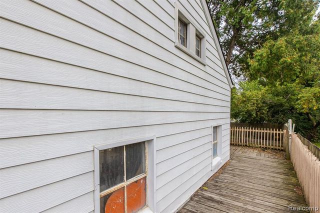 614 E Tennyson Avenue, Pontiac, MI 48340